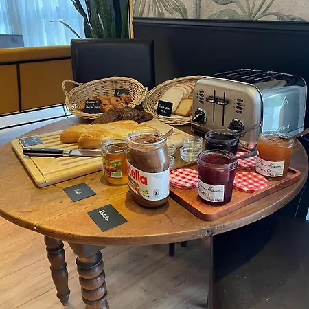 加纳加利亚酒店 3*